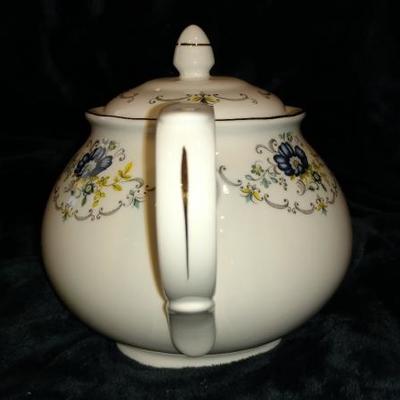 B7-36 RARE Mayfair Teapot, Made in Staffordshire, Eng. Fine Bone China