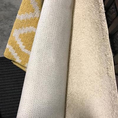 Off white rug 5x8 approx 