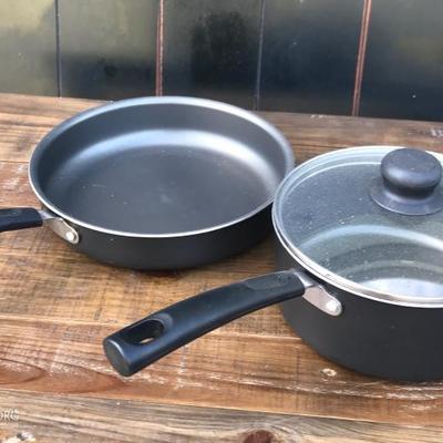 Pot with lid + frying pan (new)