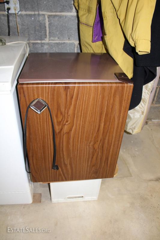 sanyo mini fridge vintage