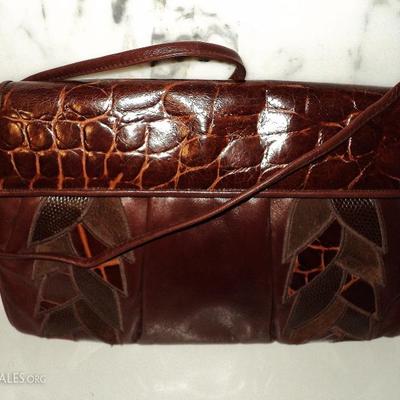  Susan Gail Embossed patched hand/shoulder leather bag merlot brick color Spain
