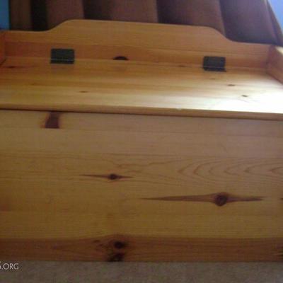 Pine wood Toy chest