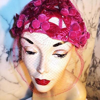 Vtg 1940's Cerise intricately detailed demi chapeau with veil