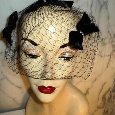 Vtg I.Offell 1940's Chapeau net cover velour rhinestone bows