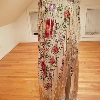 Vtg 1930's silk hand embroidered Japanese Piano shawl/Pareo long fringes