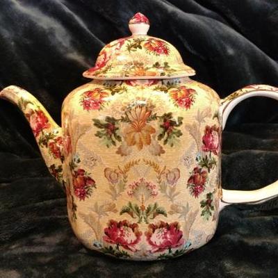 B3-11 Crown Burslem	Teapot, Chintz