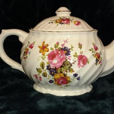 B3-13 VINTAGE STAFFORDSHIRE COLLECTION TEAPOT Fine English China