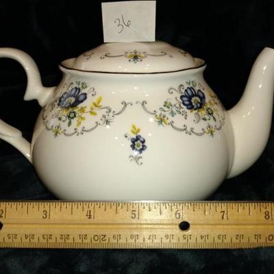 B7-36 RARE Mayfair Teapot, Made in Staffordshire, Eng. Fine Bone China