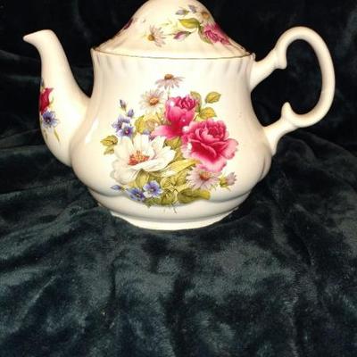 B7-34 VINTAGE Crown Burslem Teapot, Staffordshire, Eng