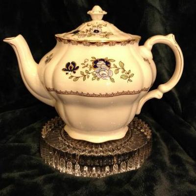 B10-61 VINTAGE BOOTHS TEAPOT A8086 Blue and White Scalloped Edges
