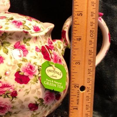 B8-43 VINTAGE Duchess Teapot Chintz, Fine Bone China, England