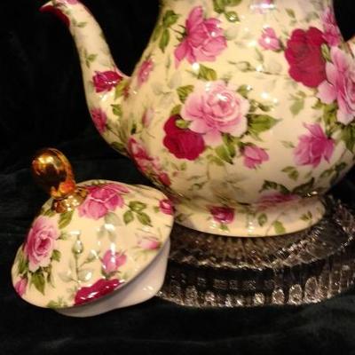 B8-41 VINTAGE Royal Gardens Teapot, Chintz Collection, Staffordshire, England