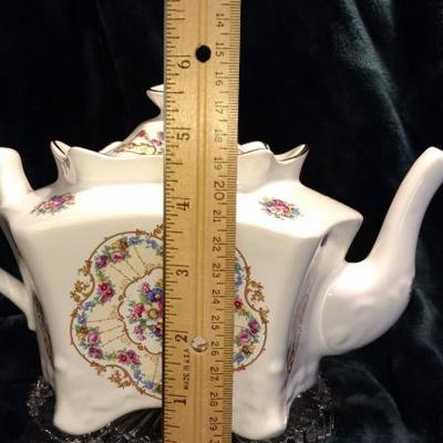 B9-51 VINTAGE Crown Burslem Teapot, Staffordshire, England