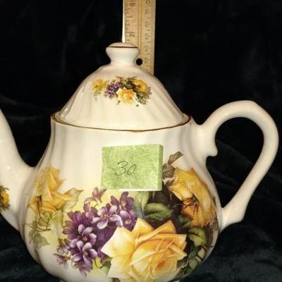 B6-30 VINTAGE Crown Burslem Teapot, Stoke-on-Trent, Made in England