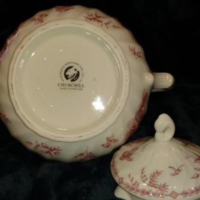 B6-31 VINTAGE Churchill Teapot, England