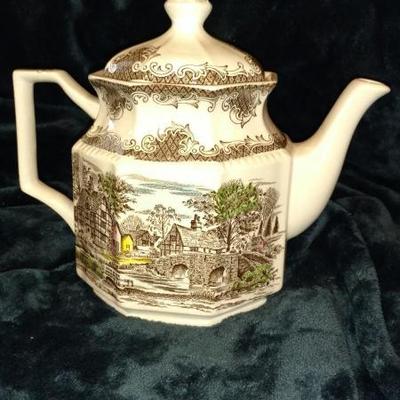 B7-39 RARE & VINTAGE Kensington Teapot, Shakespeare's Sonnets