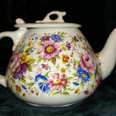 B7-35 VINTAGE Henry Teapot, Staffordshire, England 2-3 Cup