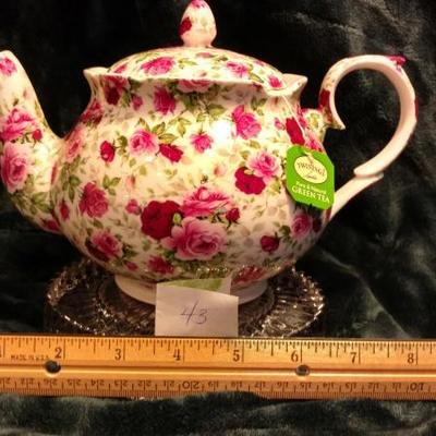 B8-43 VINTAGE Duchess Teapot Chintz, Fine Bone China, England