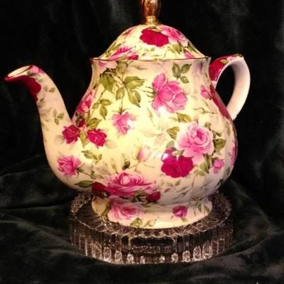 B8-41 VINTAGE Royal Gardens Teapot, Chintz Collection, Staffordshire, England