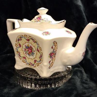 B9-51 VINTAGE Crown Burslem Teapot, Staffordshire, England