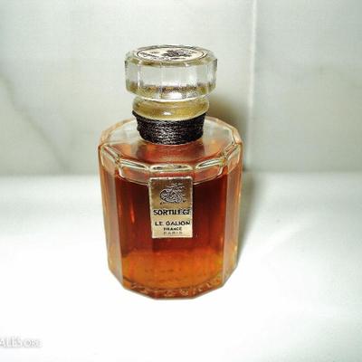 Vtg Le Galion Parfum by Parfum Sortilege France 1/2oz crystal bottle full