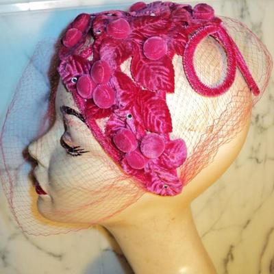 Vtg 1940's Cerise intricately detailed demi chapeau with veil