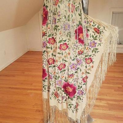 Vtg 1930's silk hand embroidered Japanese Piano shawl/Pareo long fringes