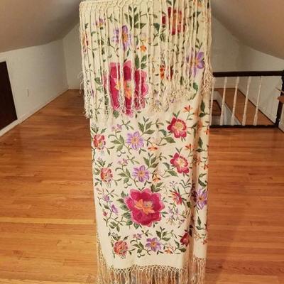 Vtg 1930's silk hand embroidered Japanese Piano shawl/Pareo long fringes