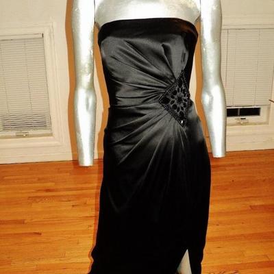 Vtg Vamp Soie strapless gown gathered side onyx Brooch detail