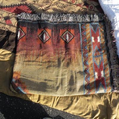 LOT 44 - SW Style Comforter, Blankets & Throw Blankets