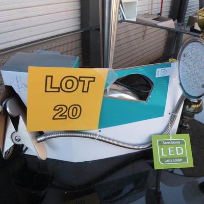 LOT 20 - 4 Lamps