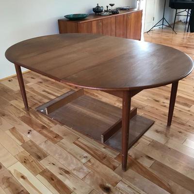 Lot 58 - Mid-Century Dining Table