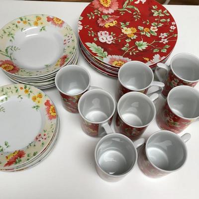 Lot 33 - Pretty Floral Dish Set 