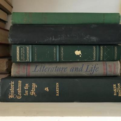 Lot 60 - 30 Antique Hardcover Books