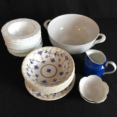 Lot 19 - Blue and White Ceramics  