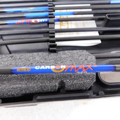 Set of 18 RedHead Carbon Max Arrows in Hard Case Carrier