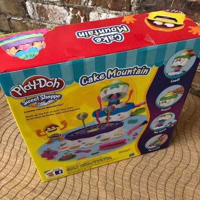 Play-Doh Cake Mountain New in the Box 