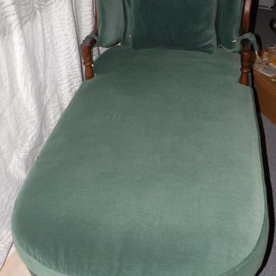 LOT 25 - CHAISE LOUNGE CHAIR