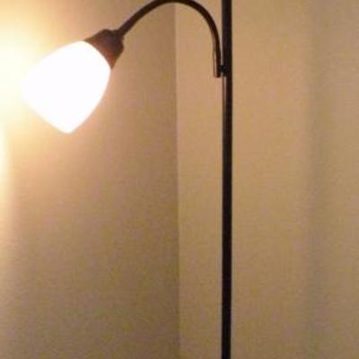 LOT 15 - DESK CHAIR & 2 LIGHT FLOOR LAMP