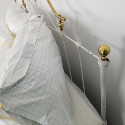 Antique White Iron Brass Full Size Bed