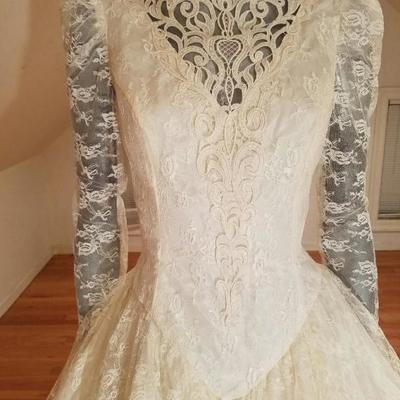 Vtg French Lace full sweep lace guipure sweetheart satin illusion