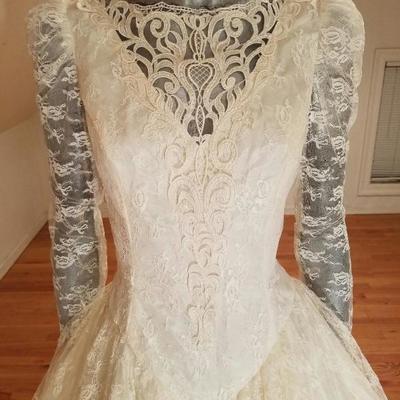 Vtg French Lace full sweep lace guipure sweetheart satin illusion