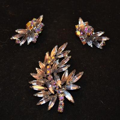 Rhinestone Lavender Vintage brooch and earring set 