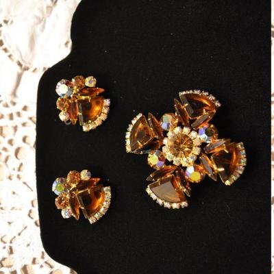 Vintage Rhinestone brooch and clip on earrings