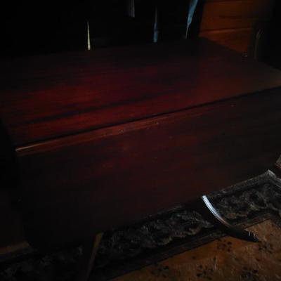 Duncan  Phyfe Style Drop-Leaf Table