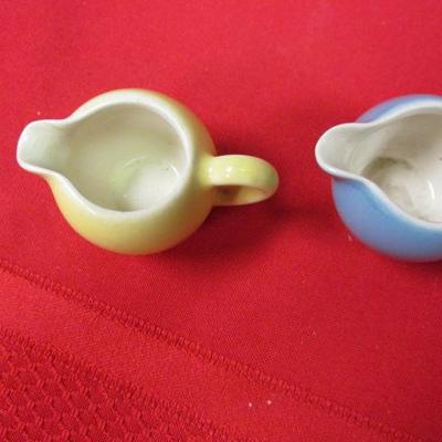 Decor saucer, 2 mini cream pitcher