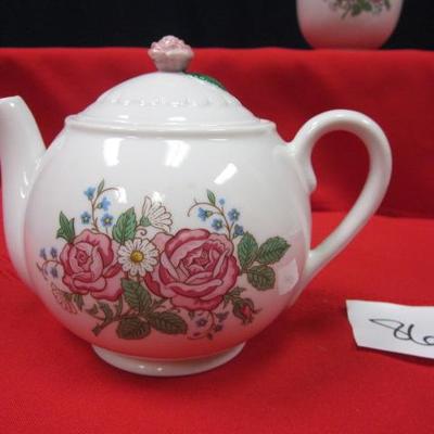 Hallmark Tea Pot & Tea Cup Set, vase  Floral Design, 7 pcs