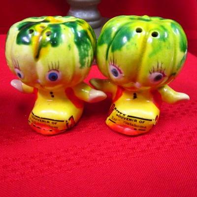 Salt & Pepper Shakers, 33 pcs