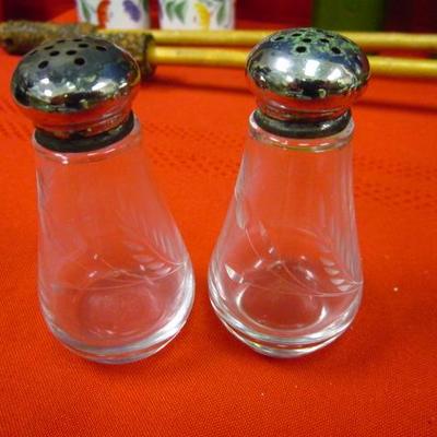 Salt & Pepper Shakers, 33 pcs