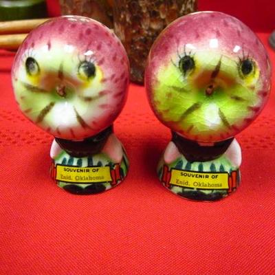 Salt & Pepper Shakers, 33 pcs